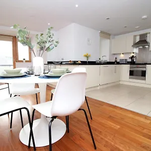  Apartment No 1 Under The Clock By Ssw - 1br, Right In The Centre, Sleeps 4 United Kingdom