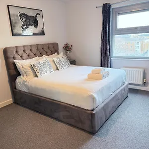  Apartment Luxury B United Kingdom