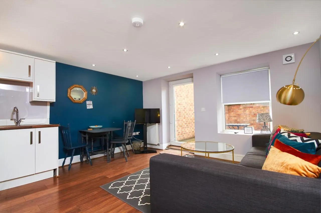 Newcastle Treasure - Sleeps 4 - Lower Ground Floor Newcastle upon Tyne